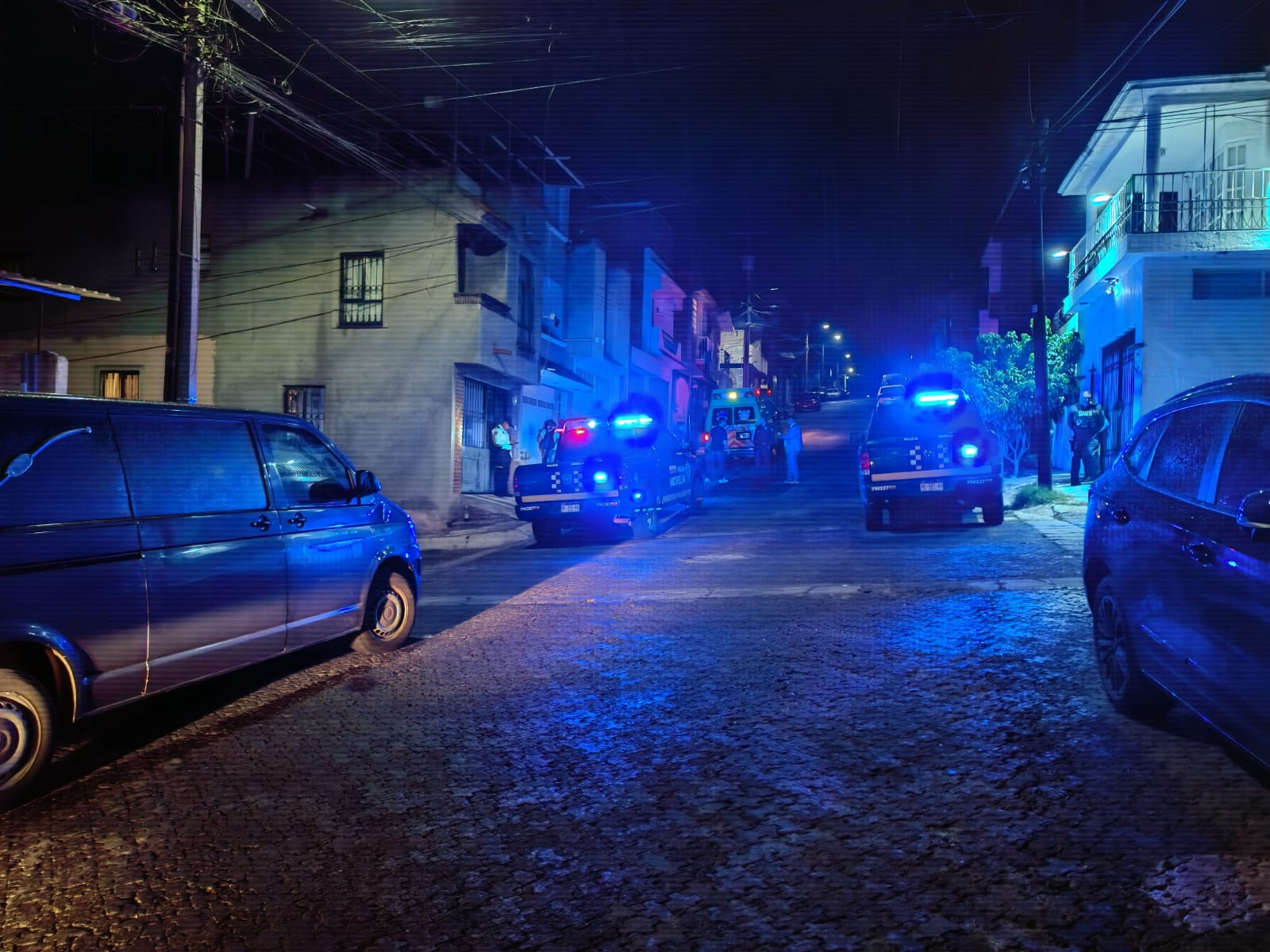 Hombre mu3re de un inf4rto mientras cenaba tacos en la colonia moreliana Congreso Constituyente de Michoacán 