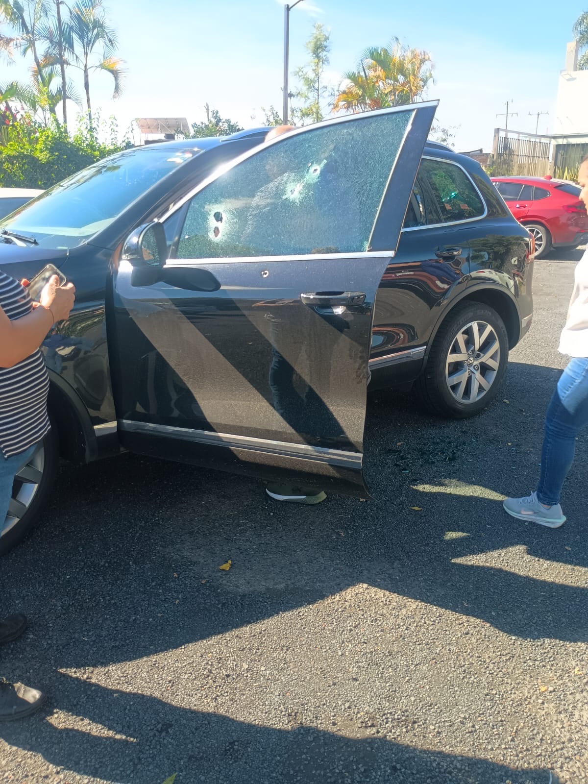 Fall3ce en hospital el automovilista bal3ado en estacionamiento del restaurante "Rincón de Aguililla"