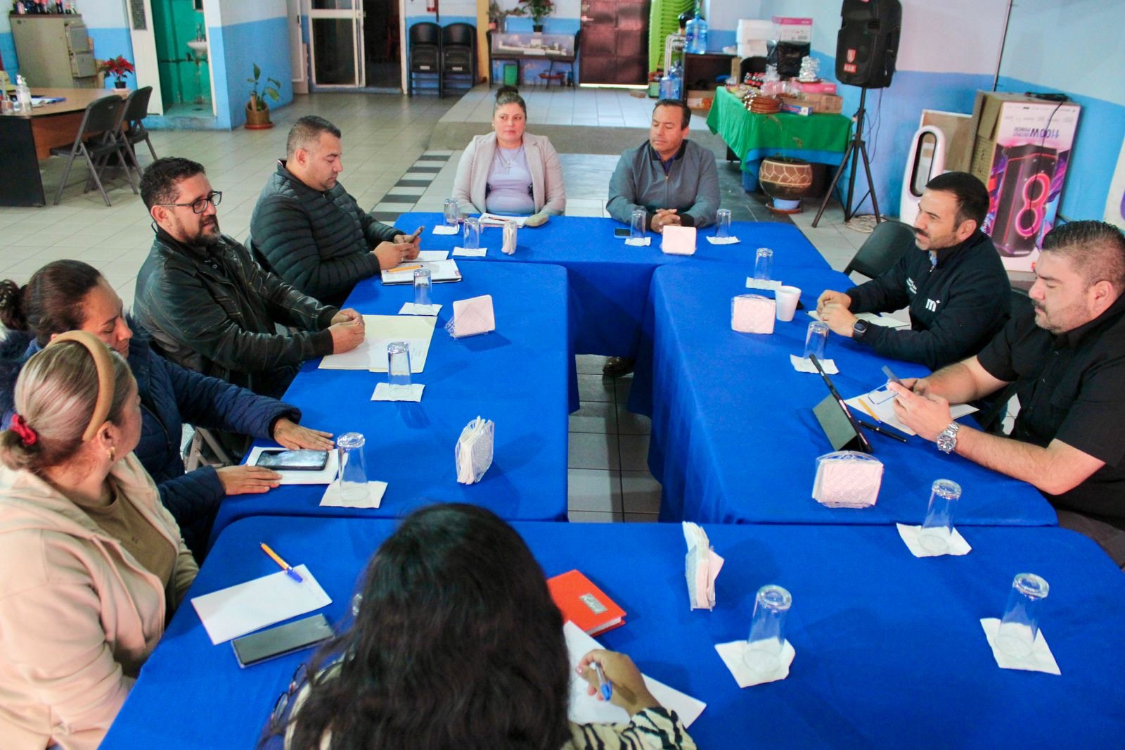 Yankel Benítez y directivos del Mercado de Abastos afinan detalles para actividades decembrinas