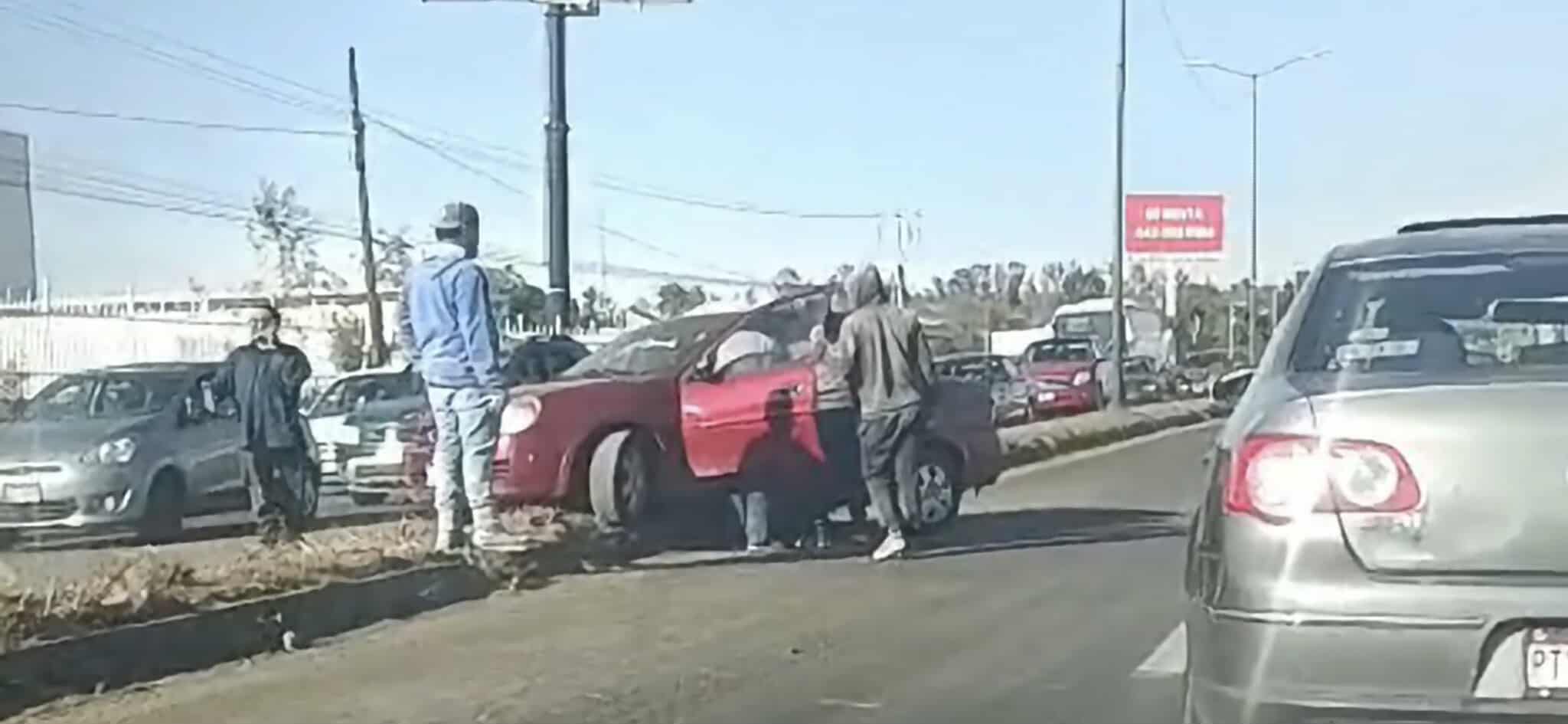 Choque entre 2 vehículos deja un herid0 en la avenida Morelos Norte de Morelia