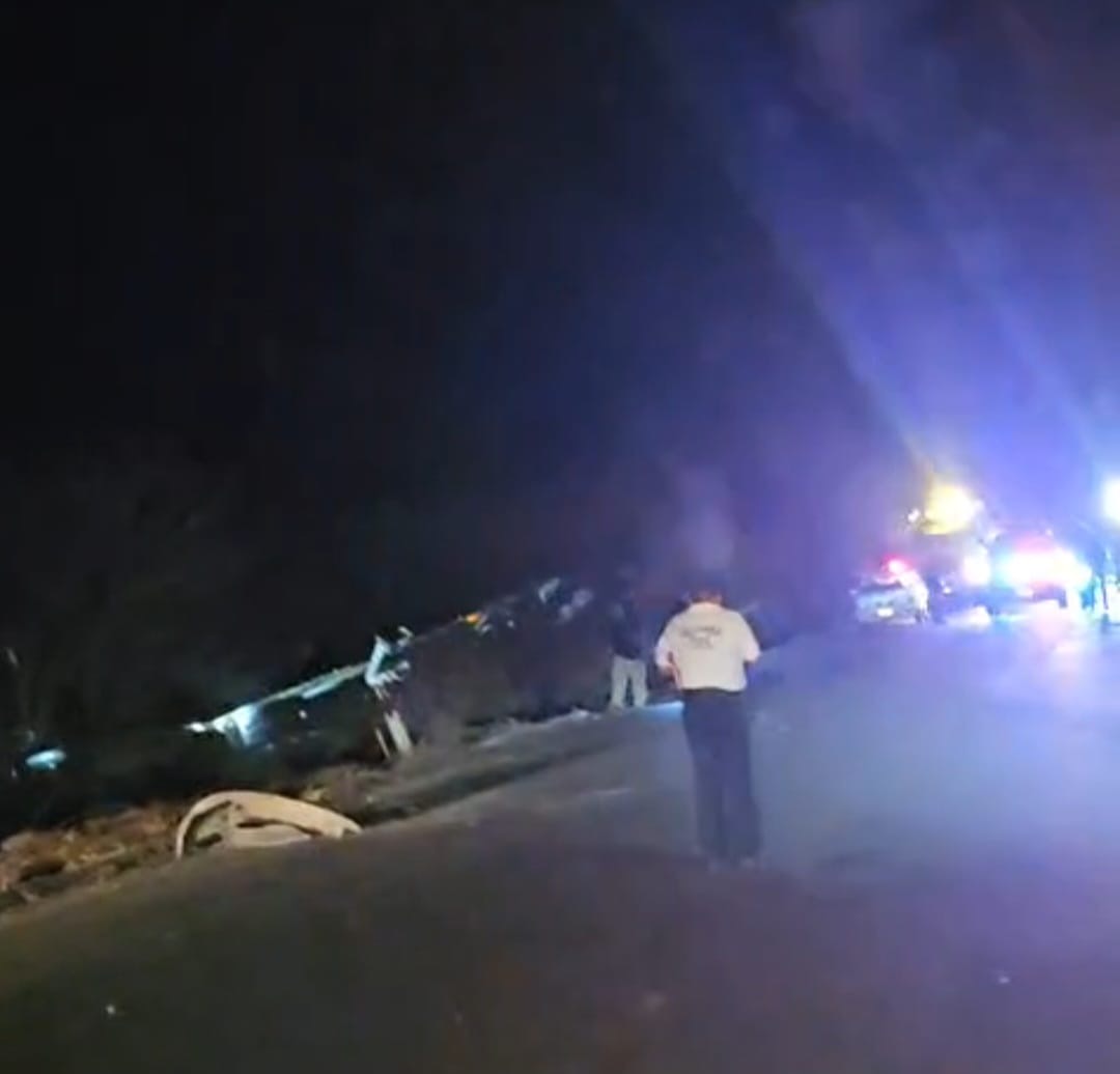 Choque entre tractocamión y auto deja 2 muertos en la Huetamo-Ciudad Altamirano