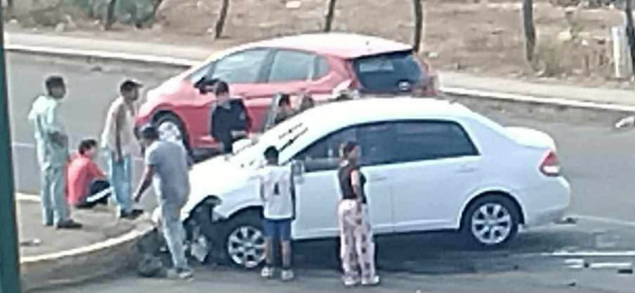 Ocurre choque entre dos vehículos al sur de Morelia 