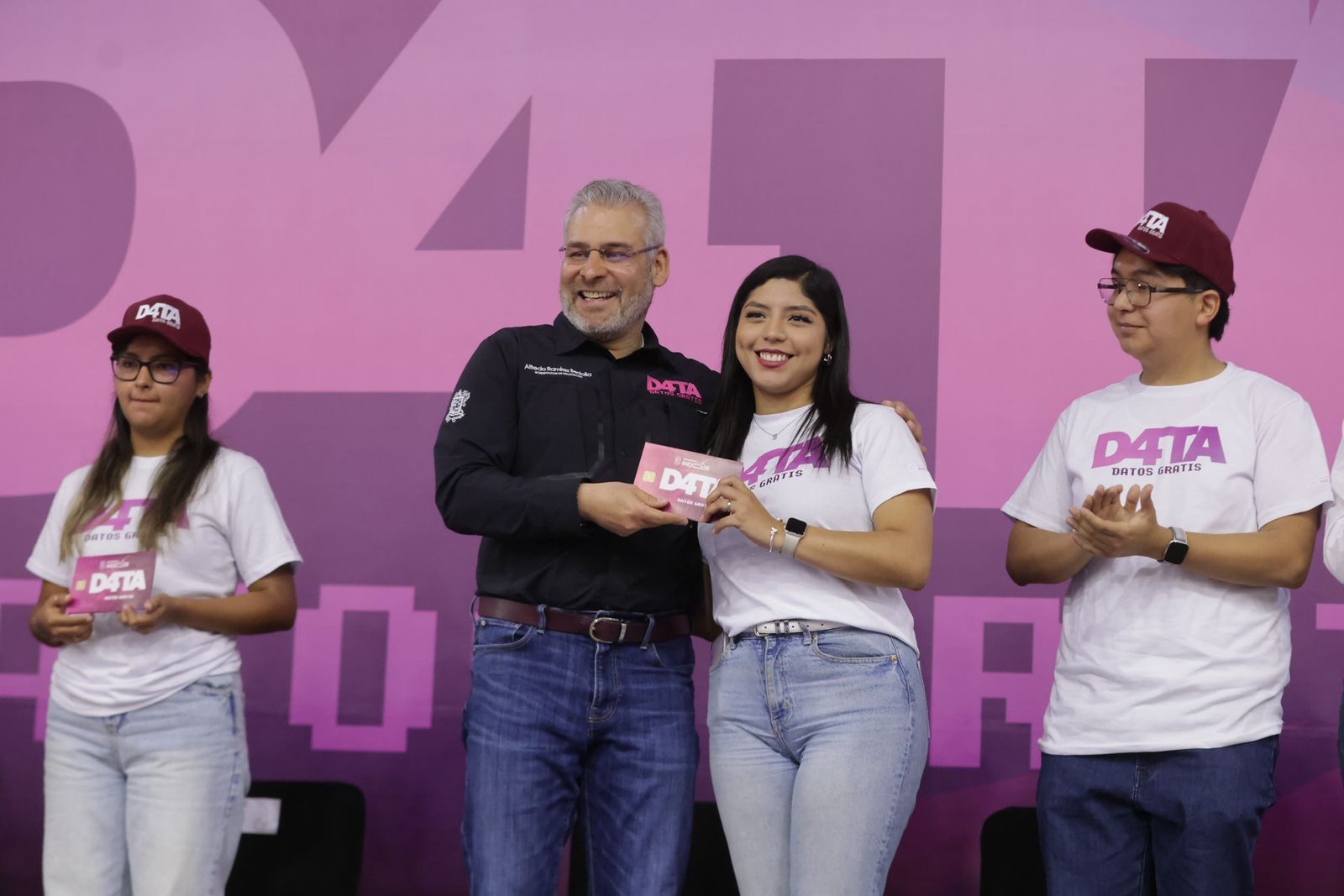 Se suman otros 4 mil estudiantes a D4TA, datos gratis; Bedolla invita a no quedarse fuera del programa