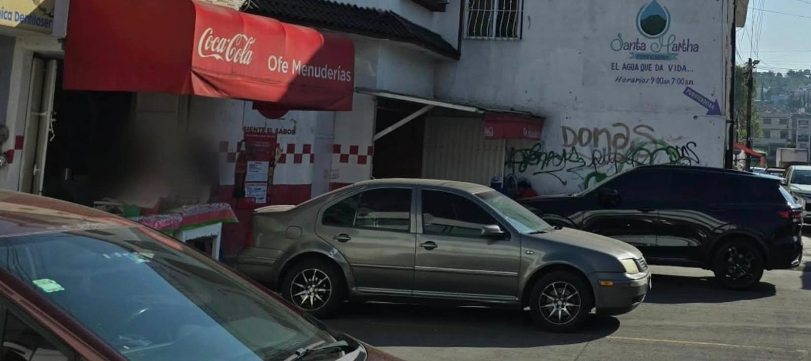 Tras operativo, militares y agentes federales aseguran a al menos 5 clientes de una menudería en Morelia