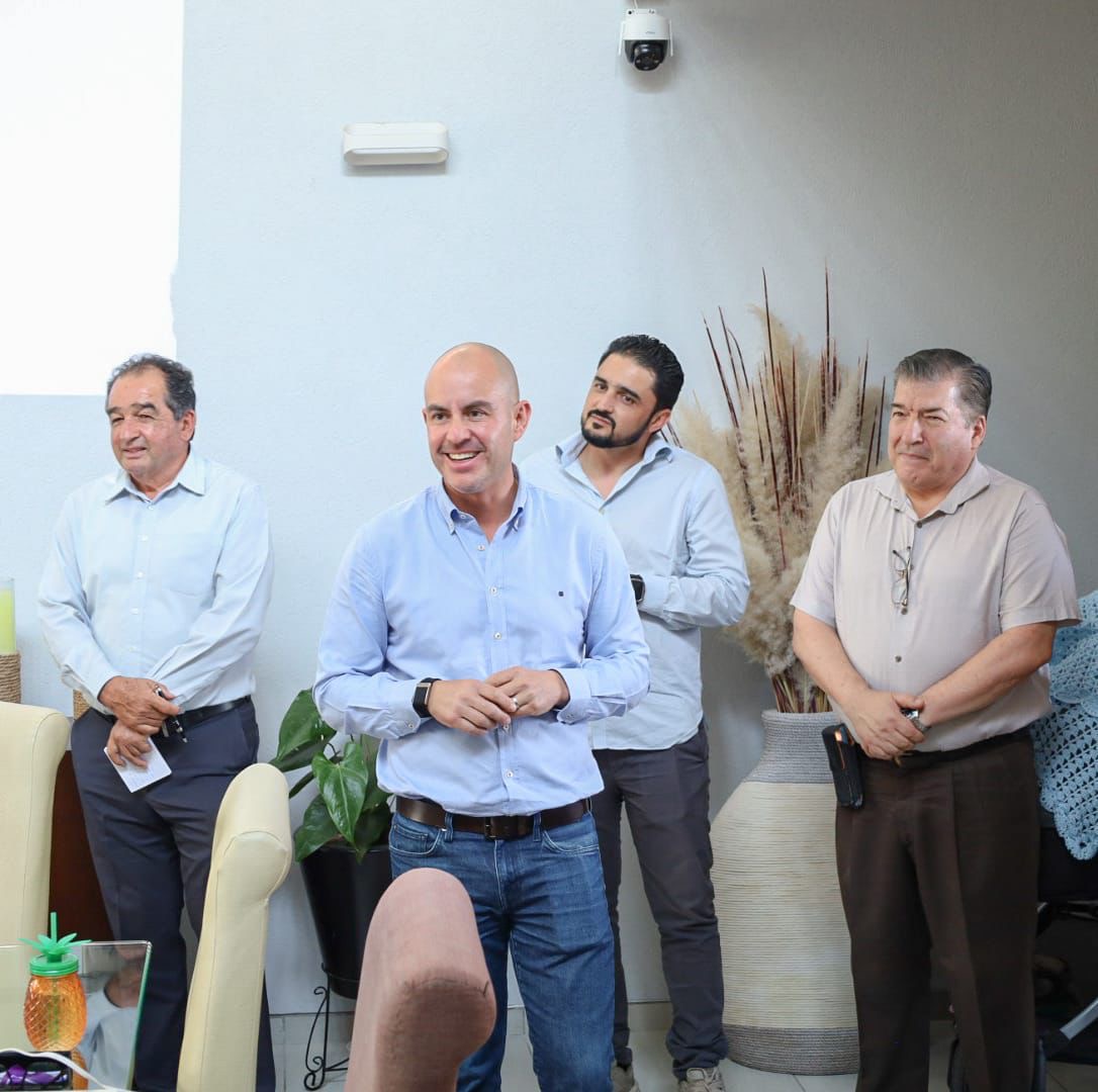 Adolfo Torres brindó atención directa a colonias de la extinta junta local de Santa María