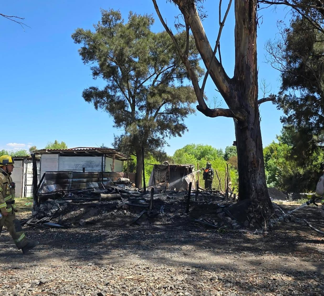 Arde vivienda de madera en la colonia irregular El Polvorín, al poniente de Morelia 
