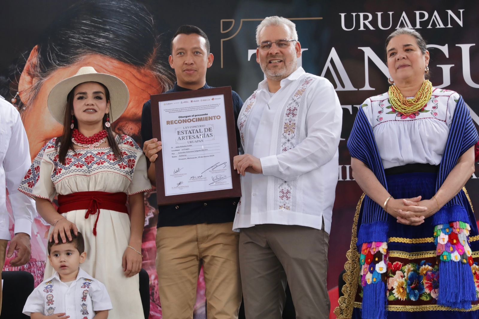 Premia Bedolla las mejores piezas del 65 Concurso Artesanal de Domingo de Ramos