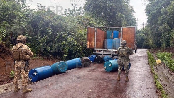 FGR asegura más de 14 mil litros de huachicol, en Arteaga