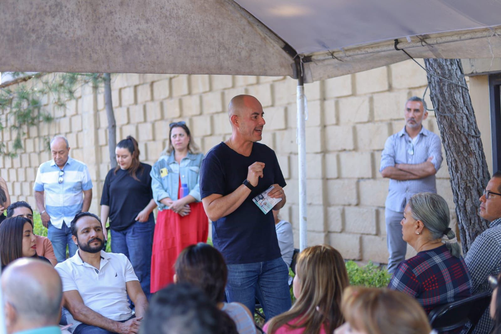 Adolfo Torres continúa atención a colonos del Sur