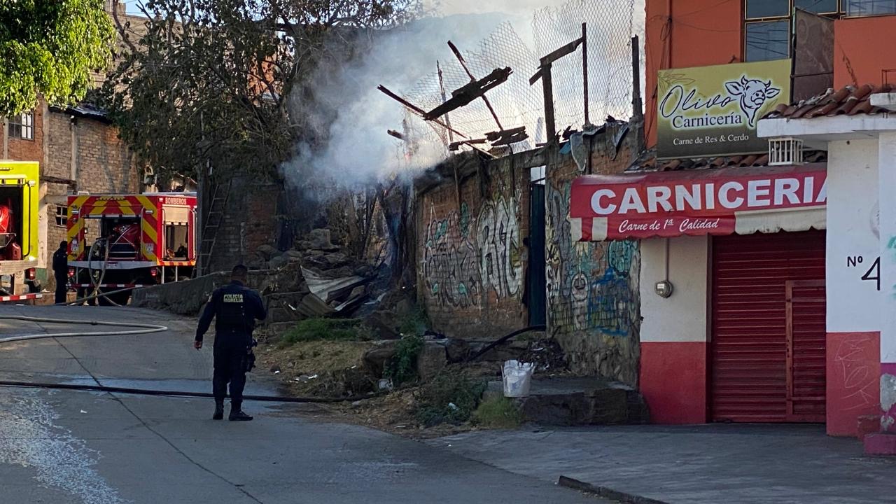 Arde vivienda en la colonia La Esperanza, al poniente de Morelia
