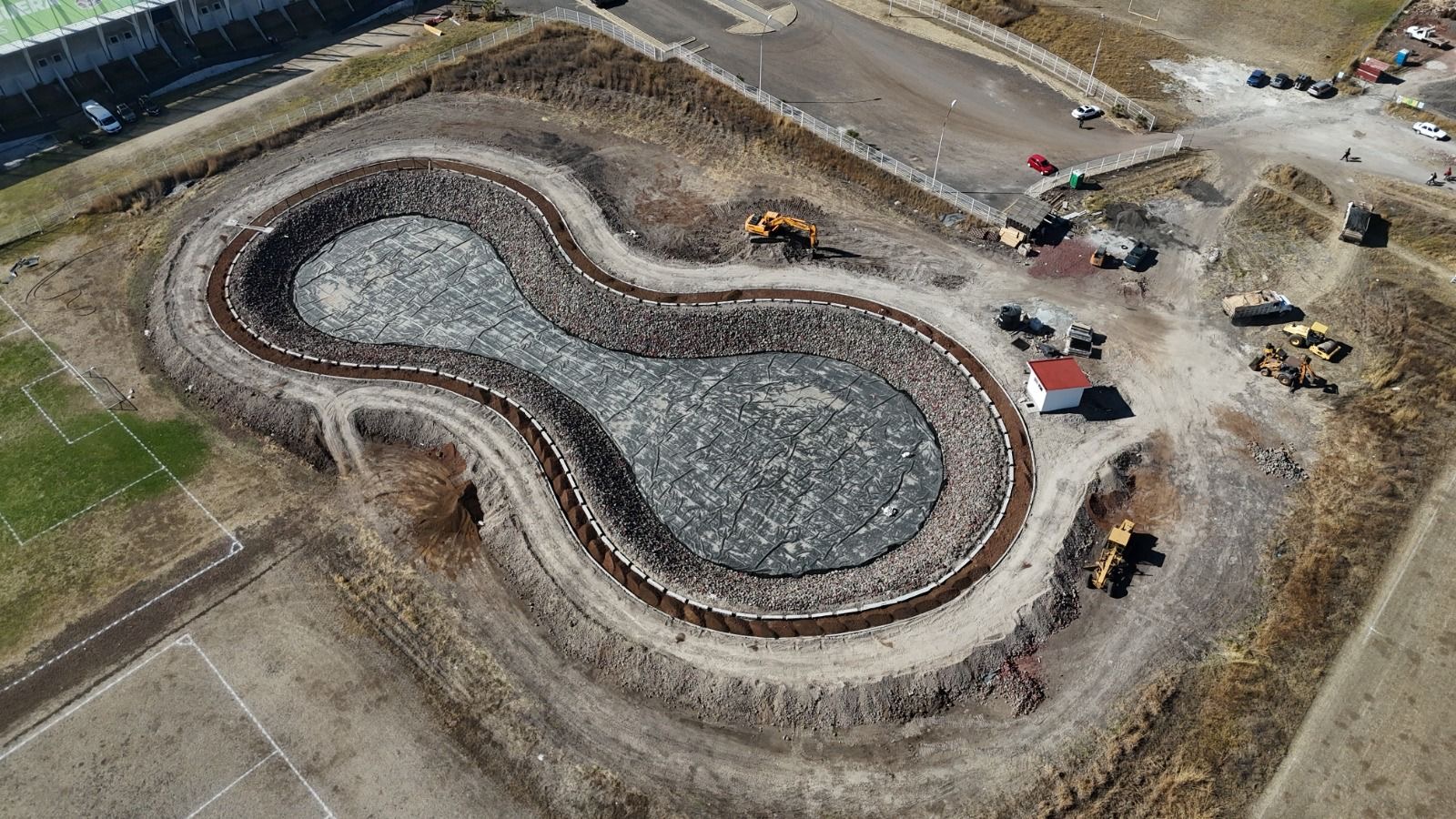 ¡Sigue avanzando la construcción del Lago Artificial de la Universidad Michoacana de San Nicolás de Hidalgo!