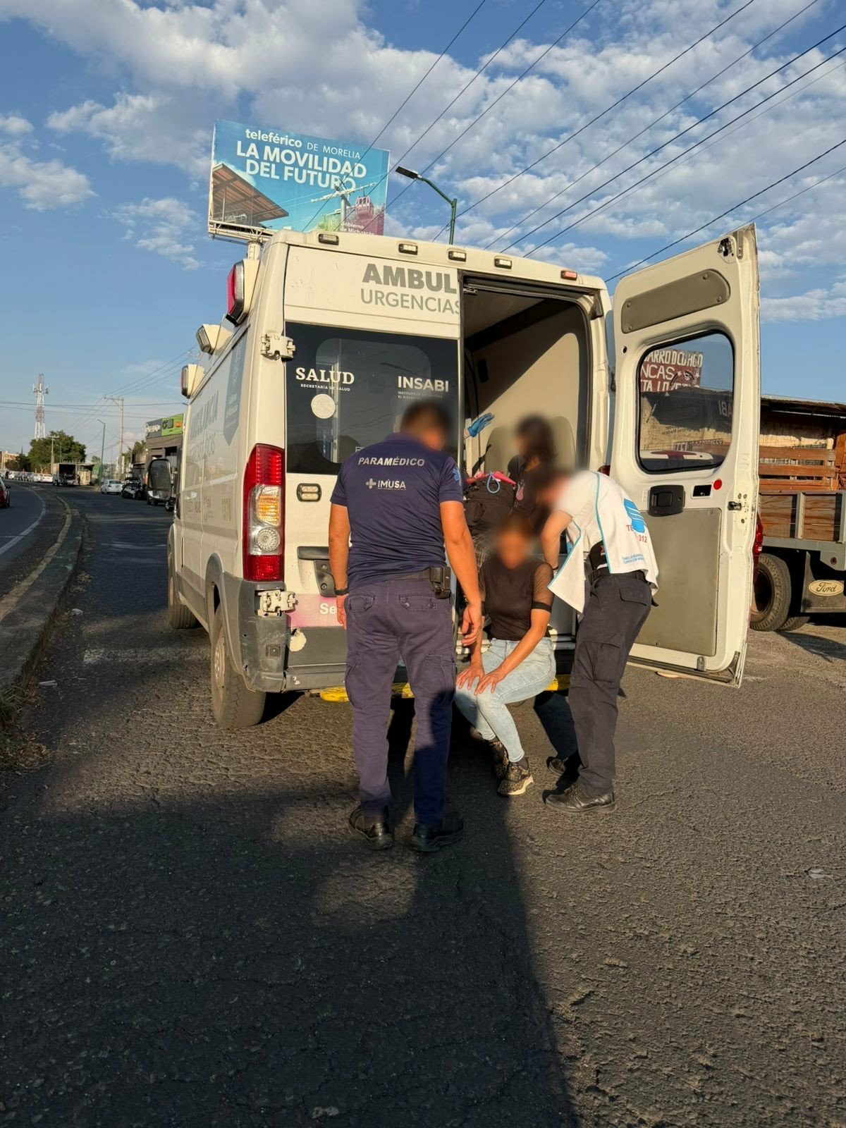 Choque entre auto y camioneta deja 3 heridos en el Libramiento Poniente de Morelia 