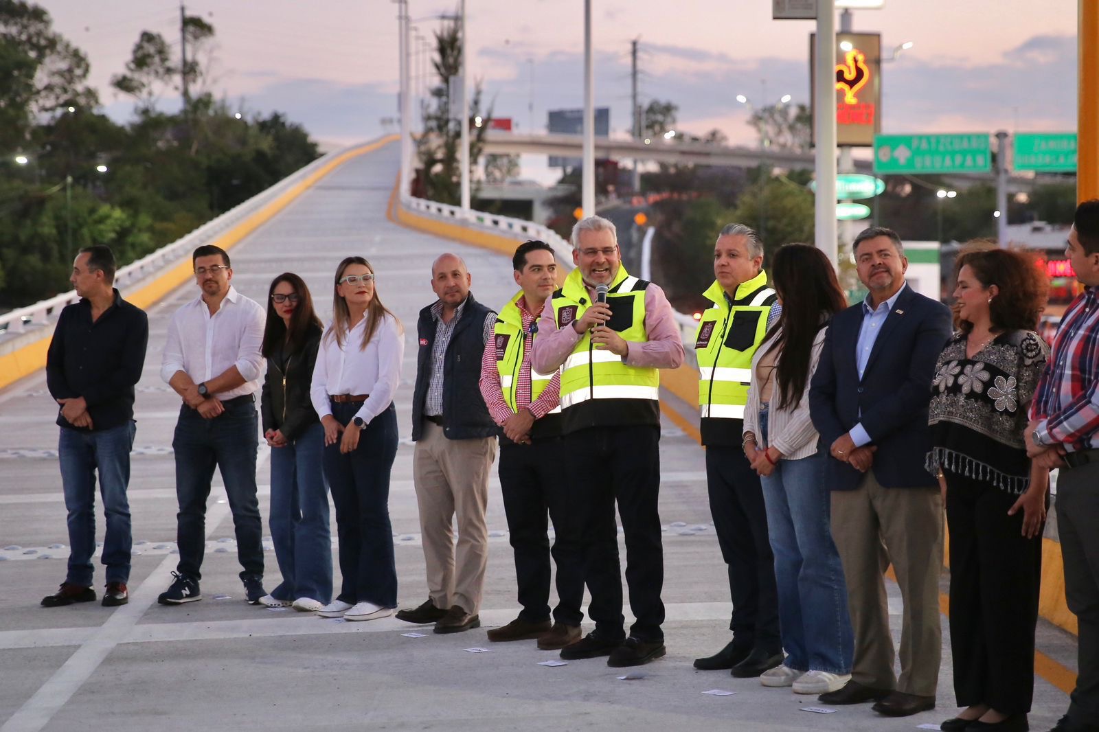 Bedolla abre a la circulación puente de distribuidor vial de la salida a Pátzcuaro