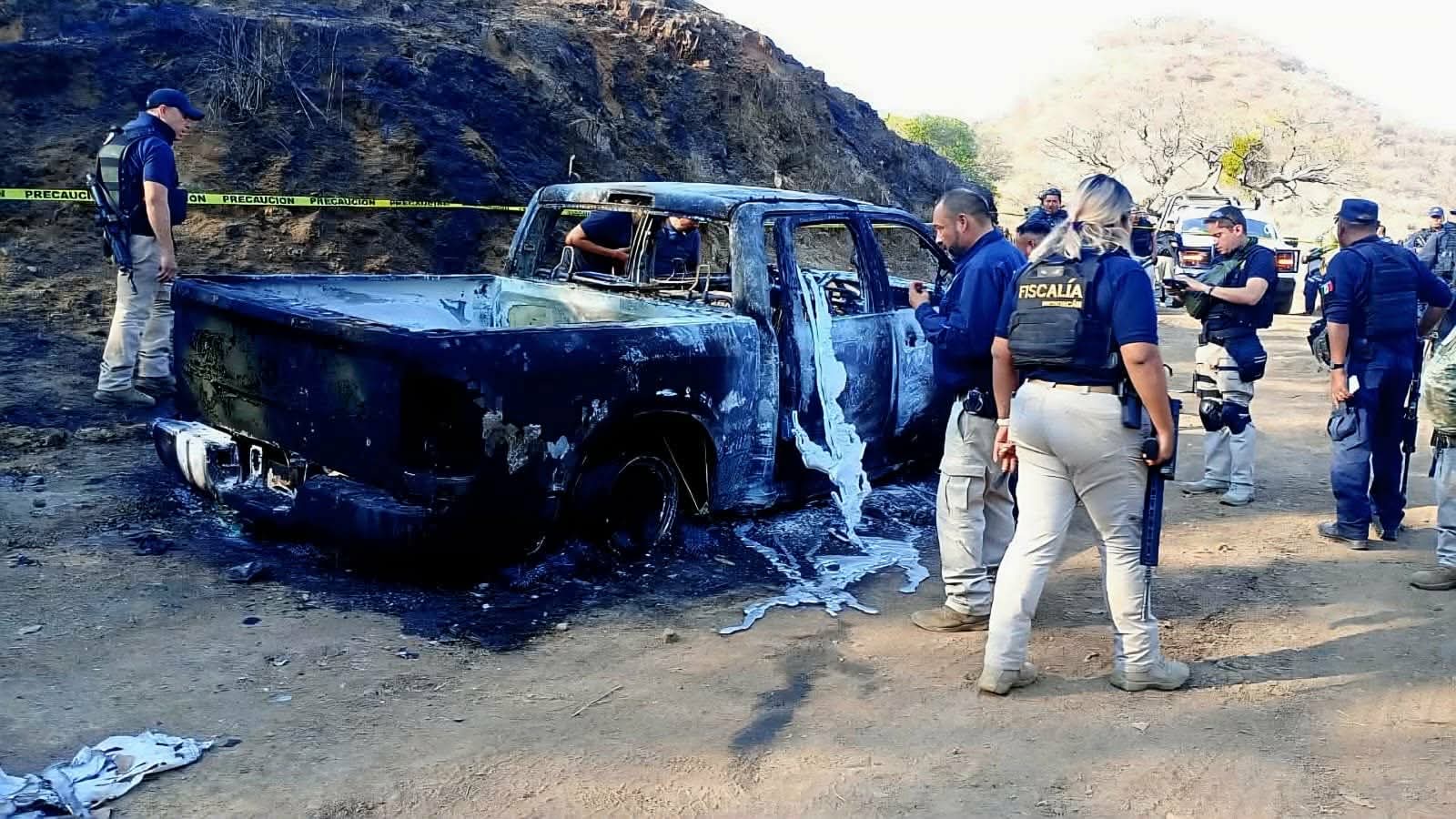 Hallan calcinada la camioneta de Rogelio Portillo, director del Bienestar de Huetamo; no hay rastro de él