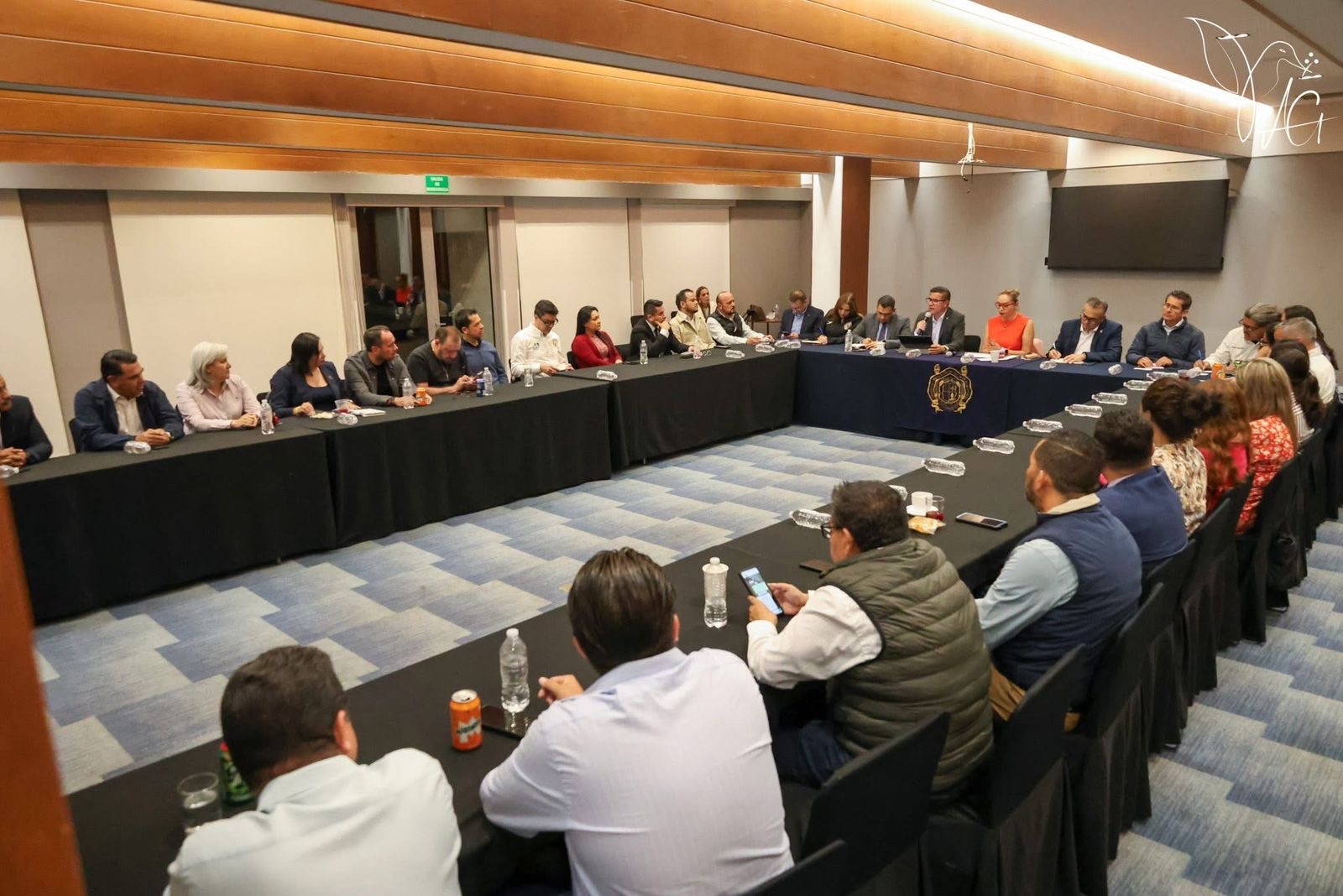 DIRECTORES CIERRAN FILAS CON LA UMSNH