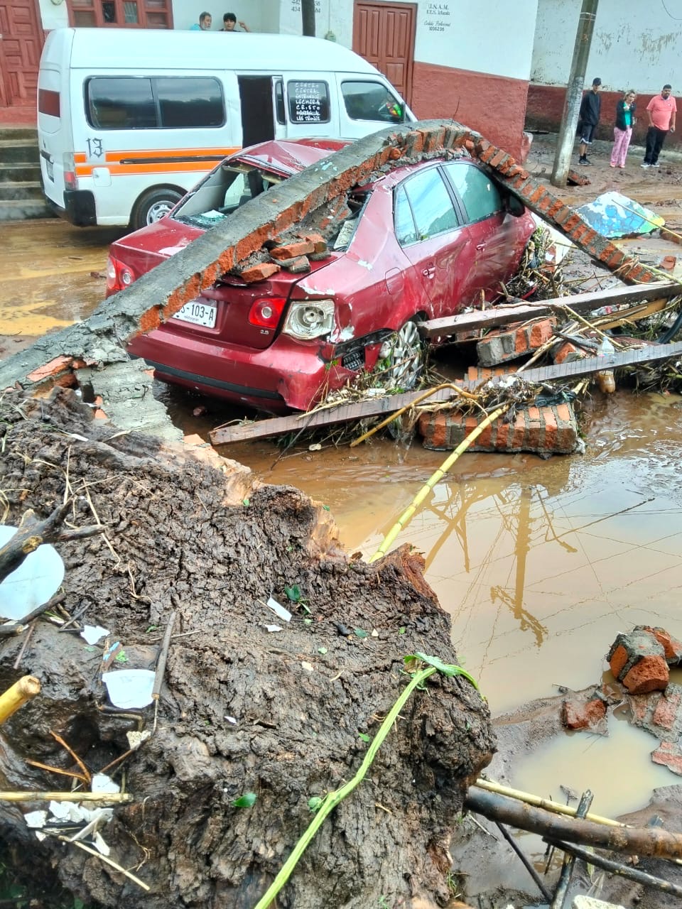 Tromba histórica provoca inundaciones y daños en Pátzcuaro