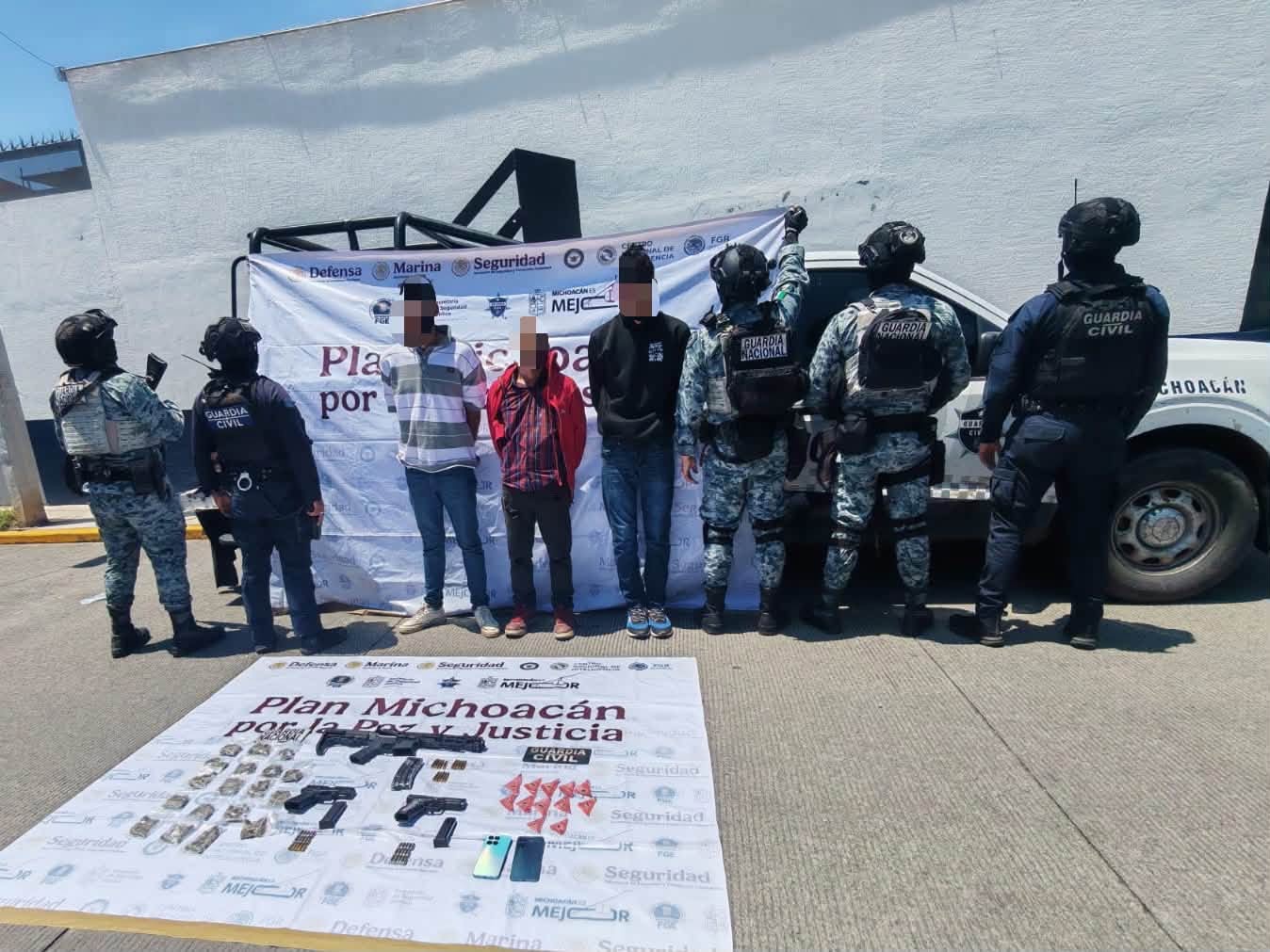 Tras persecución autoridades detienen a 3 sujetos con armamento y droga, en Zamora