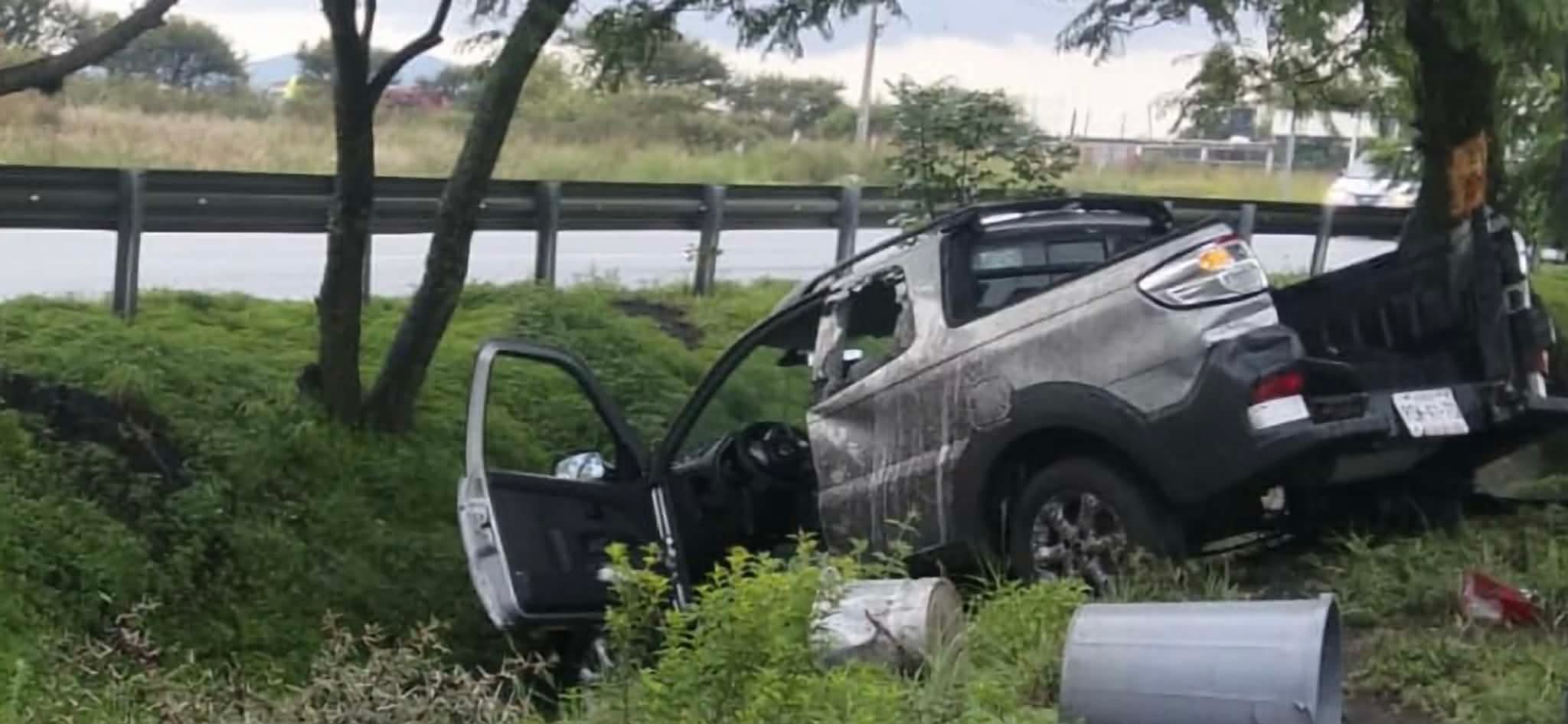 Se registra volcadura de camioneta en la Morelia-Pátzcuaro 