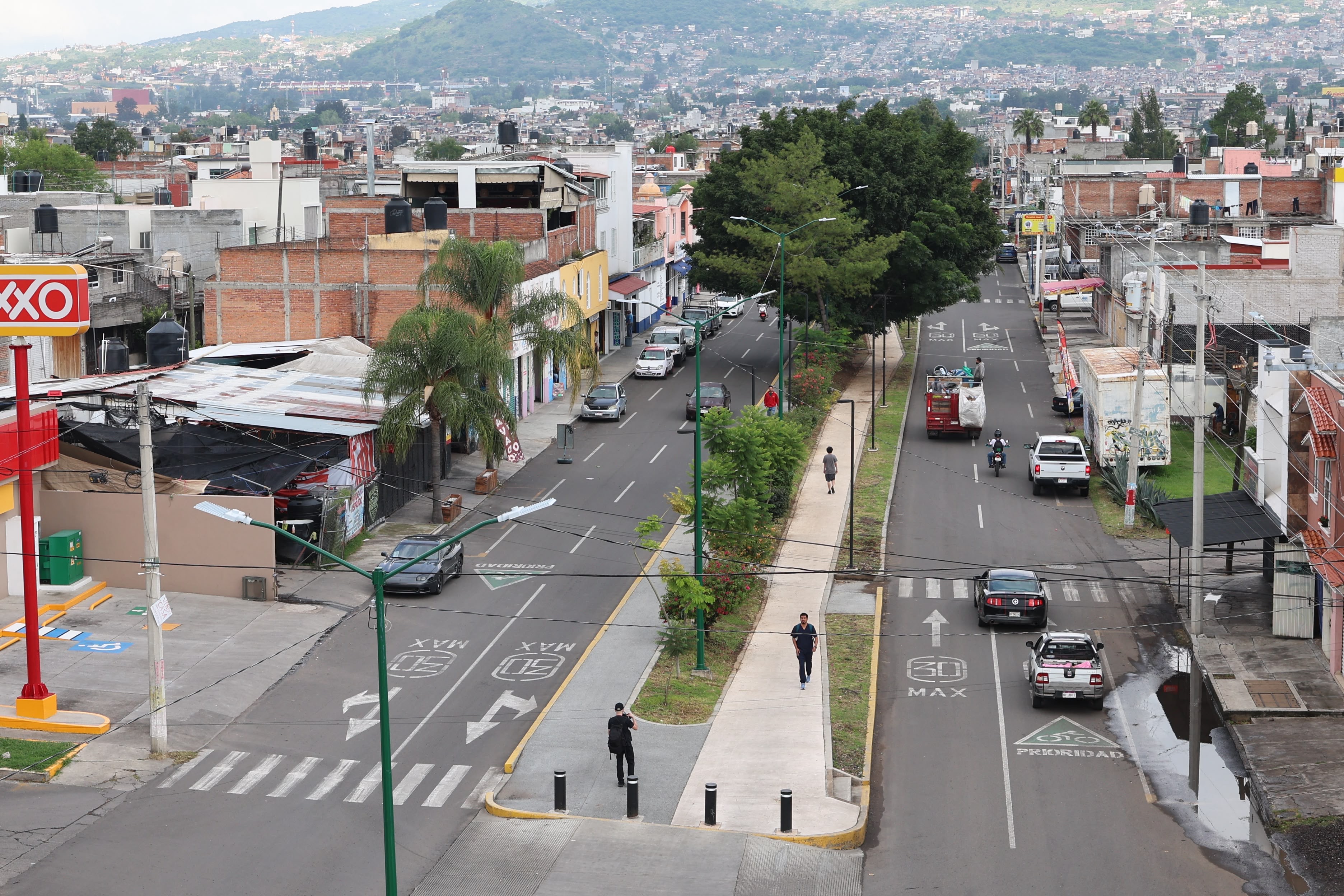 Invita Alfonso Martínez Alcázar al nuevo Parque Lineal de Avenida del Quinceo