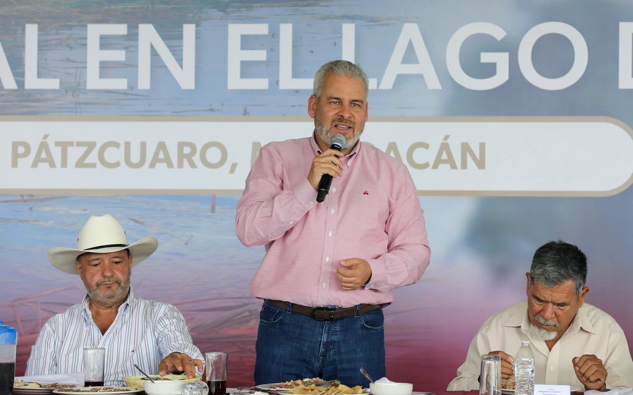 Destaca Bedolla el trabajo de 40 comunidades indígenas en la recuperación del lago de Pátzcuaro