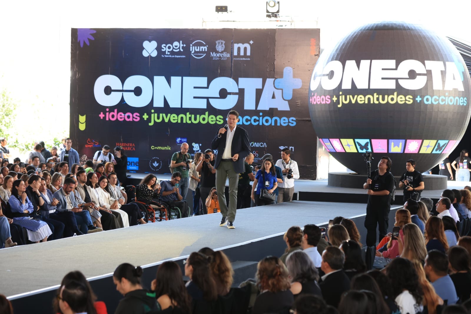 Alfonso Martínez enciende la chispa de los jóvenes con encuentro 'Conecta +'