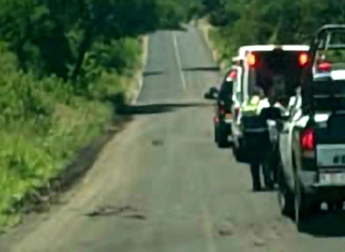 Automovilista muere tras la volcadura de su vehículo en la Morelia-Chiquimitío