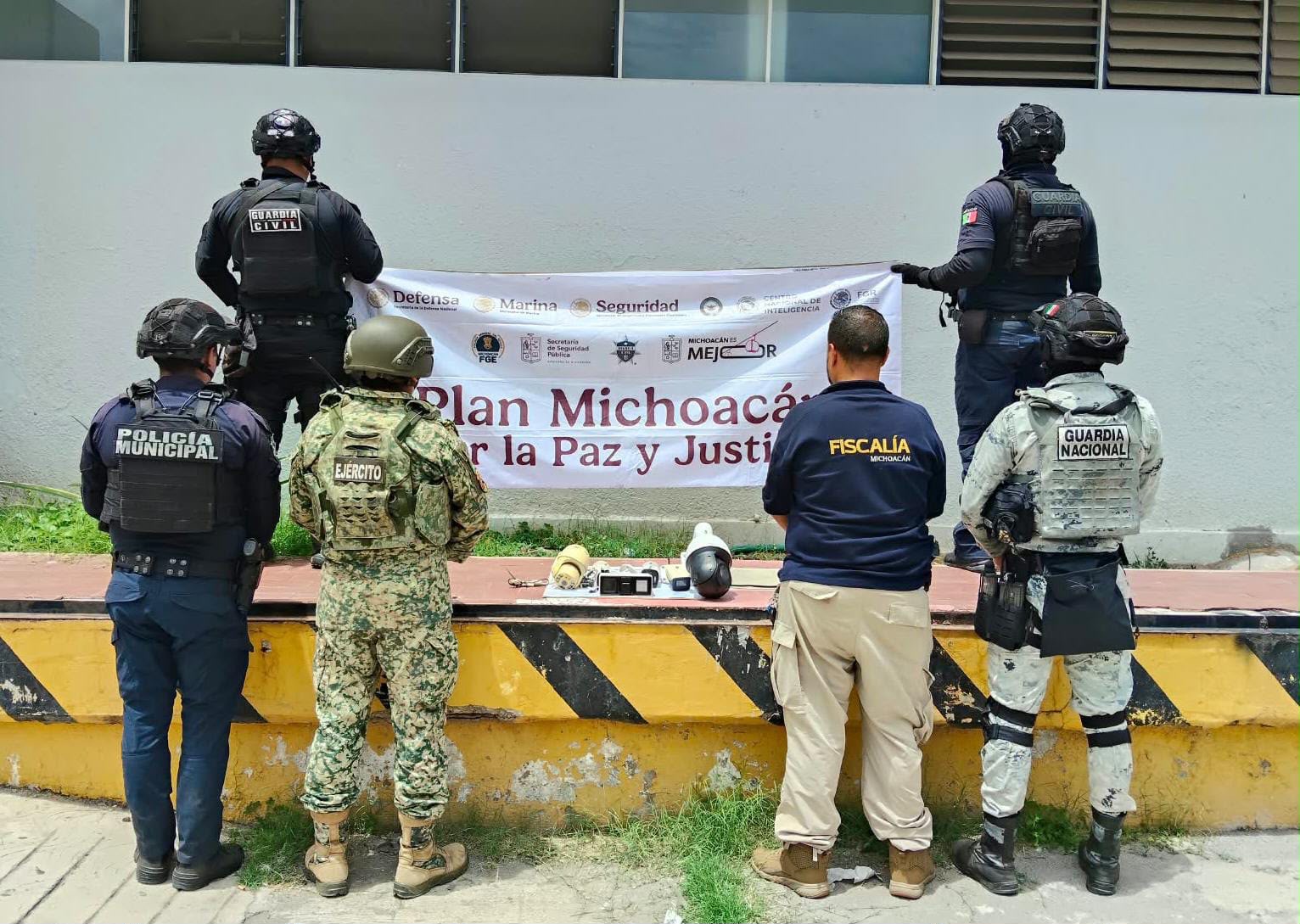 Aseguran SSP y fuerzas federales 12 cámaras parásitas en Apatzingán