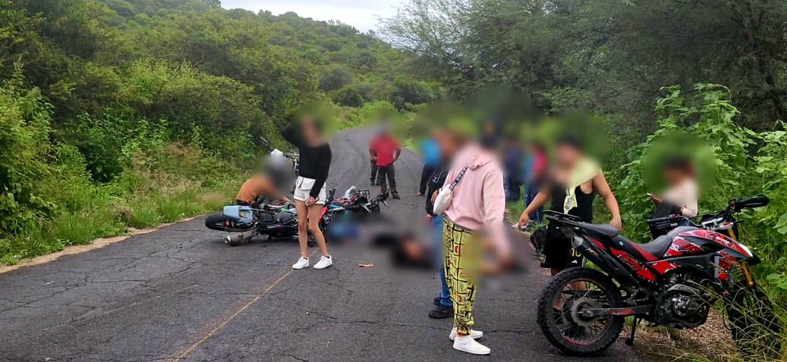Mueren tres jóvenes tras choque de motocicletas en Tarímbaro; hay un herido 