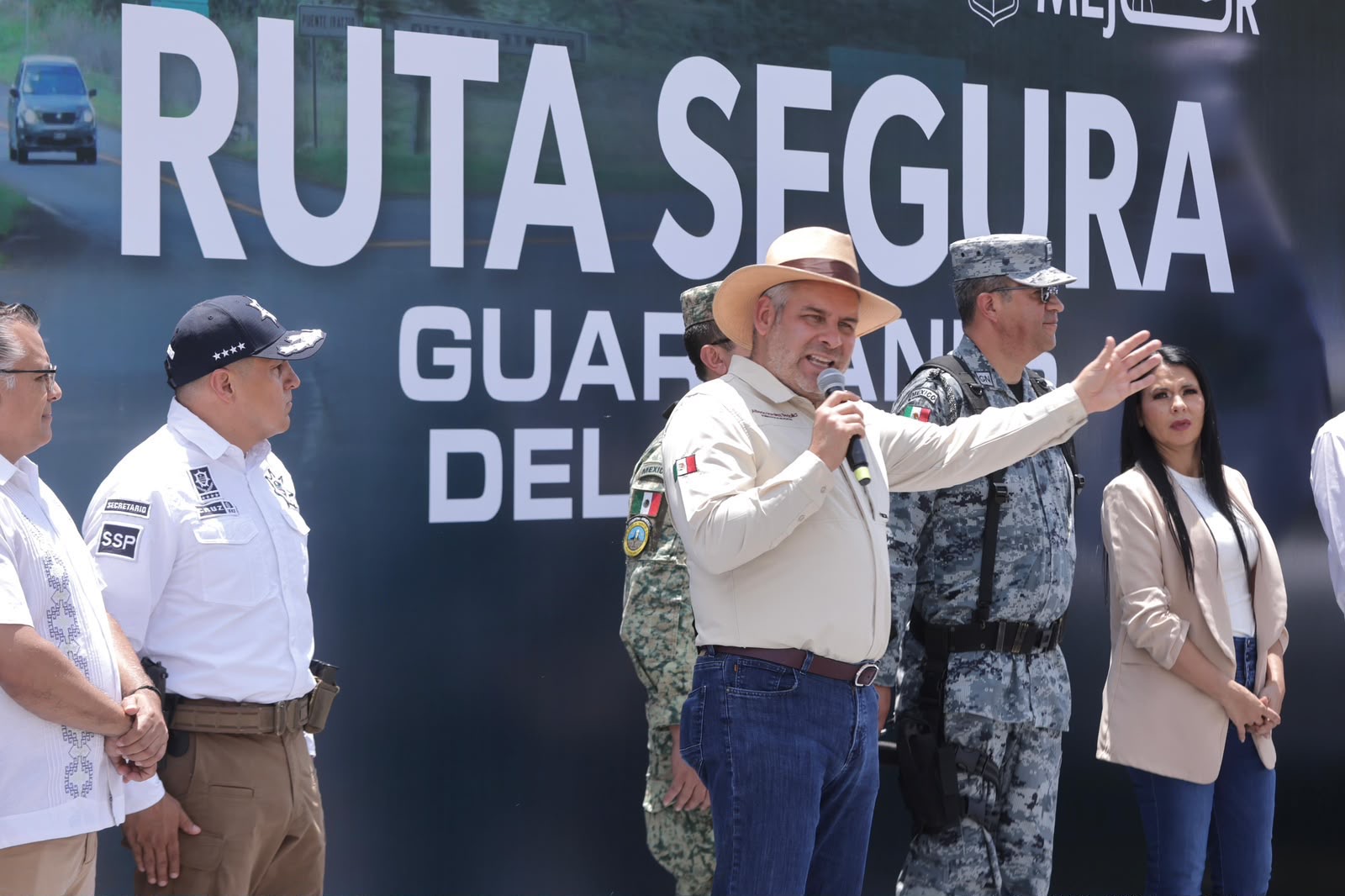 Bedolla pone en marcha corredor seguro en carretera Los Reyes-Jacona