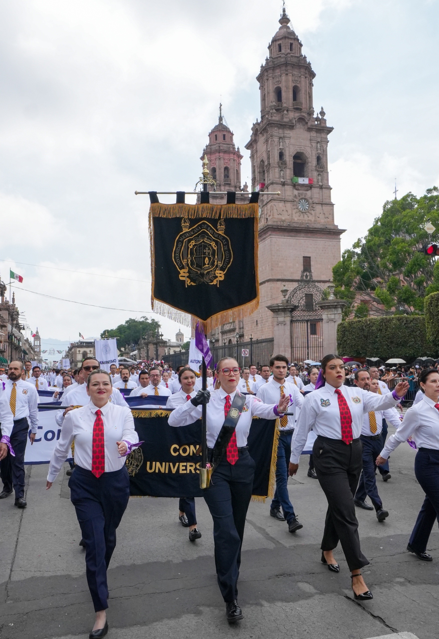 IDENTIDAD Y ORGULLO, DEMUESTRAN LOS NICOLAITAS EN EL DESFILE DEL 16 DE SEPTIEMBRE