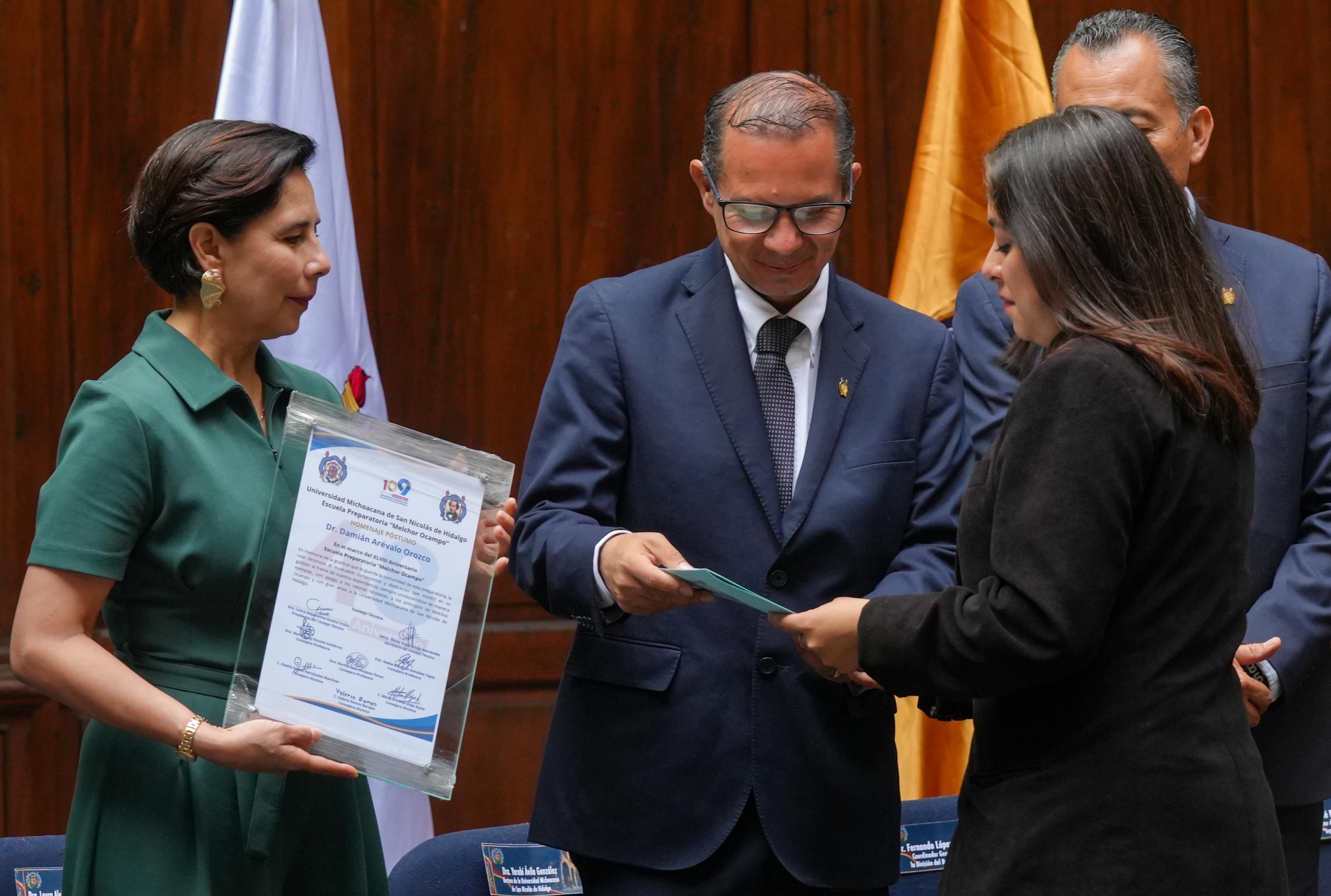 CADA VEZ MÁS FUERTE, BACHILLERATO NICOLAITA EN GESTIÓN DE YARABÍ ÁVILA: SECRETARÍA ACADÉMICA